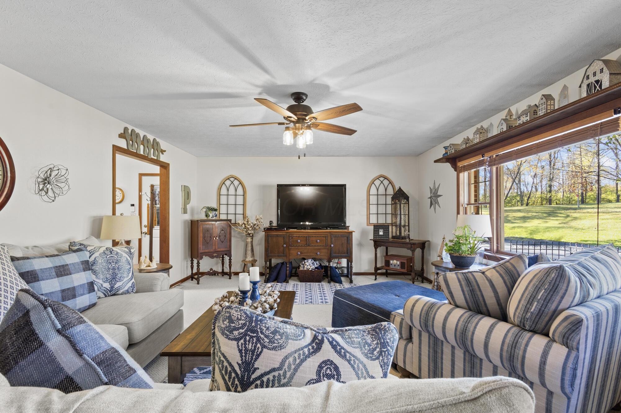 6520 Mills Road Ostrander, OH 43061 - Photo 6 of 58 Living Room