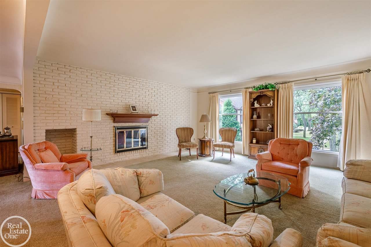 1720 Vernier Road, Unit 2 Grosse Pointe Woods, MI 48236 - Photo 11 of 35