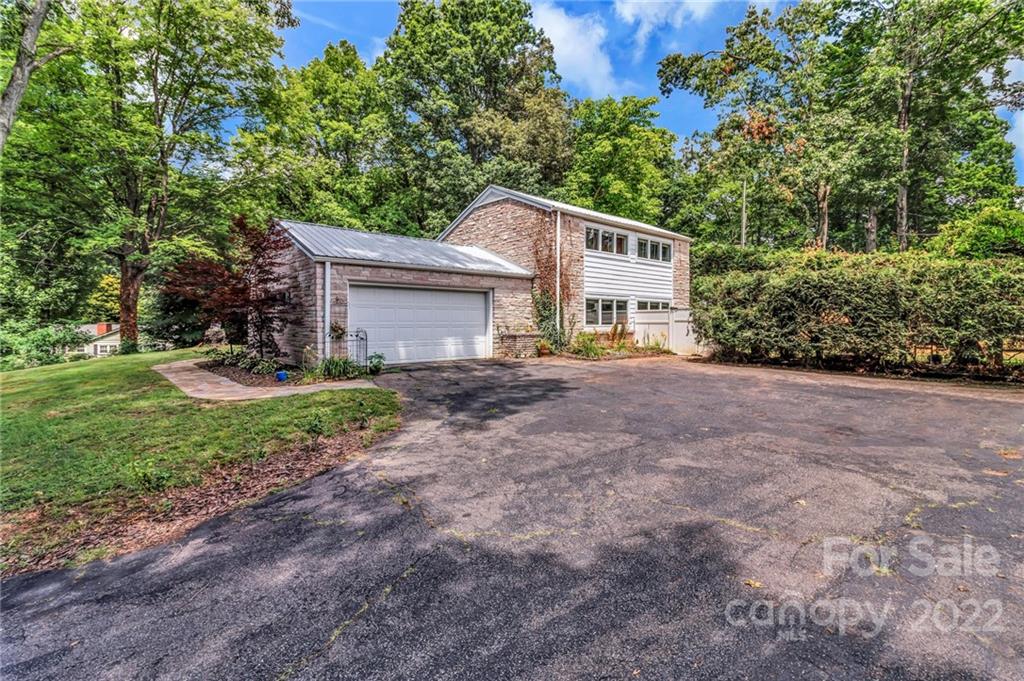 103 Surrey Road Waynesville, NC 28786 - Photo 6 of 48 Gallery Image 6
