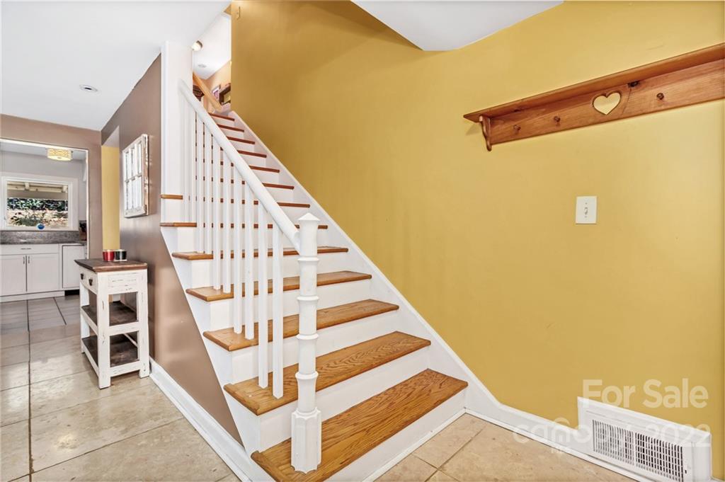 103 Surrey Road Waynesville, NC 28786 - Photo 8 of 48 Gallery Image 8