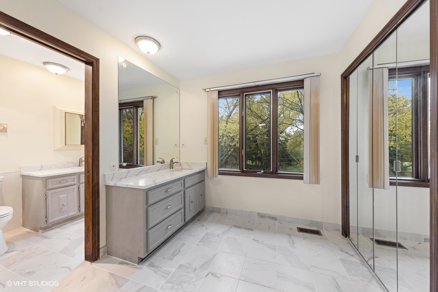 6318 Martin Drive Willowbrook, IL 60527 - Photo 16 of 33 a bathroom with a tub sink and mirror