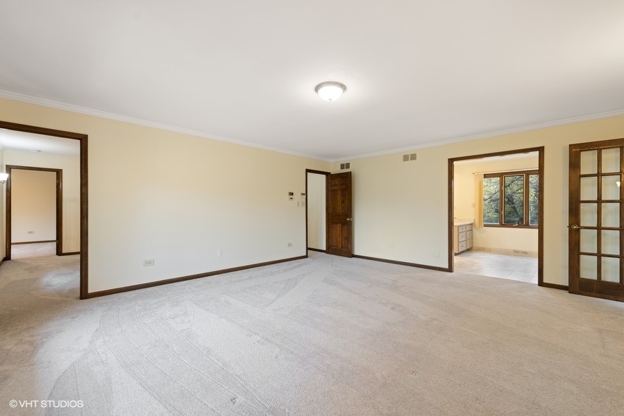 6318 Martin Drive Willowbrook, IL 60527 - Photo 21 of 33 an empty room with window