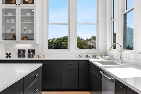 $849,900 | 4916 Meller Gardens, Austin, TX 78741
