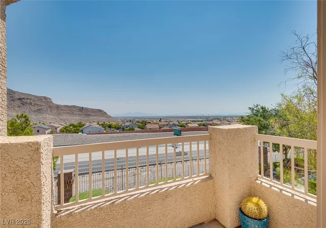 $329,000 | 10550 West Alexander Road, Unit 2040, Las Vegas, NV 89129