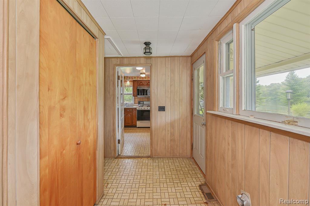 9618 Base Lake Road Pinckney, MI 48169 - Photo 9 of 38 Gallery Image 9