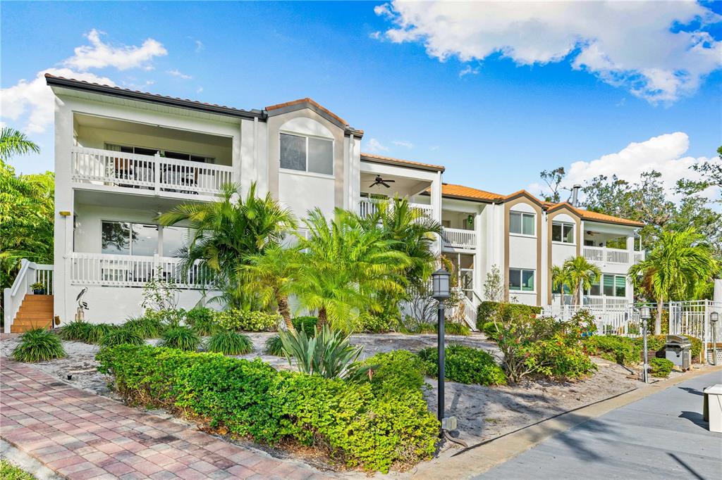 866 Hudson Avenue, Unit 866 Sarasota, FL 34236 - Photo 31 of 38 a front view of a house with garden