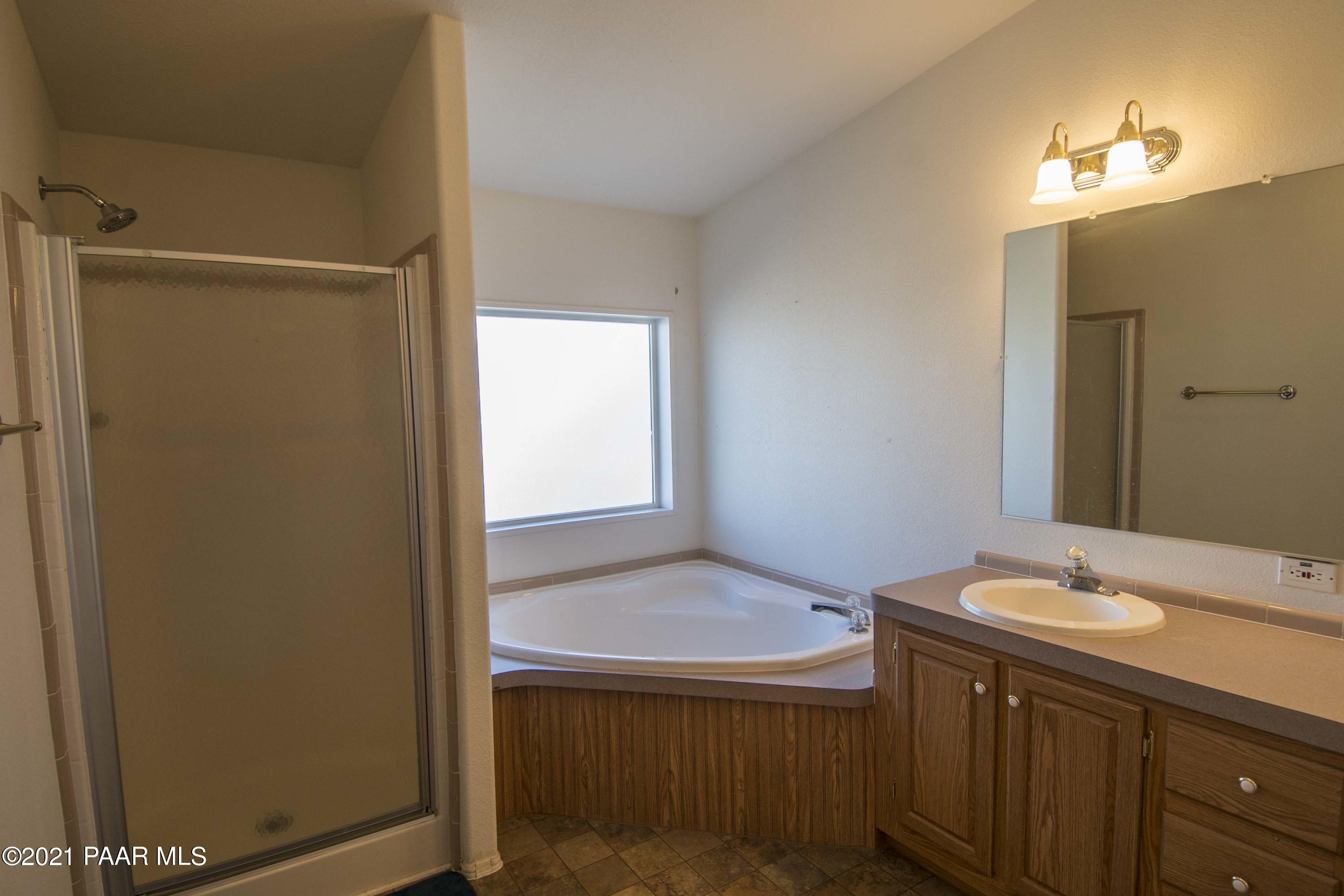 4650 Quail Hollow Road Rimrock, AZ 86335 - Photo 16 of 36 a bathroom with a sink a toilet and shower