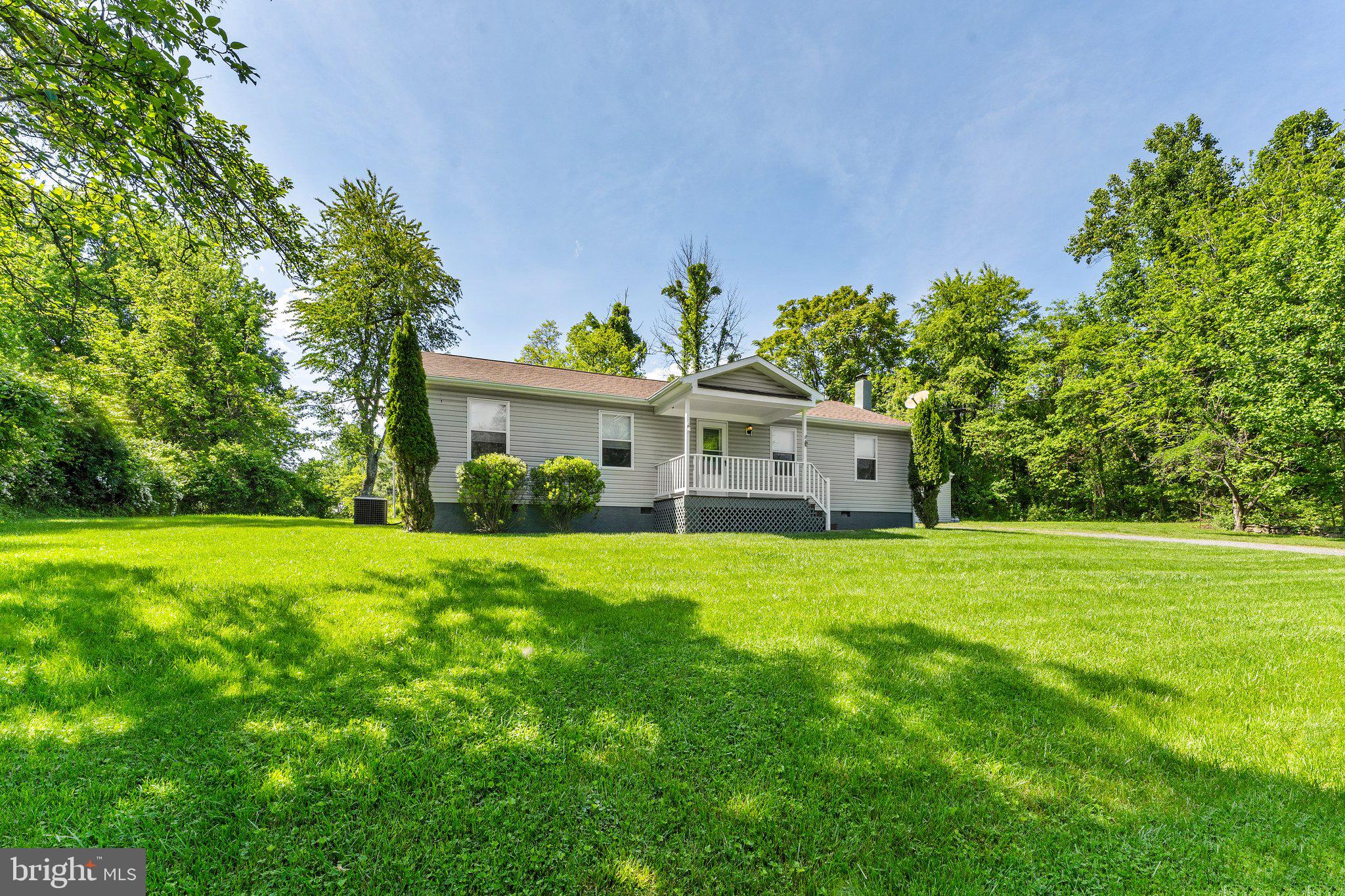 145 Blue Ridge Avenue Front Royal, VA 22630 - Photo 5 of 44 Gallery Image 5