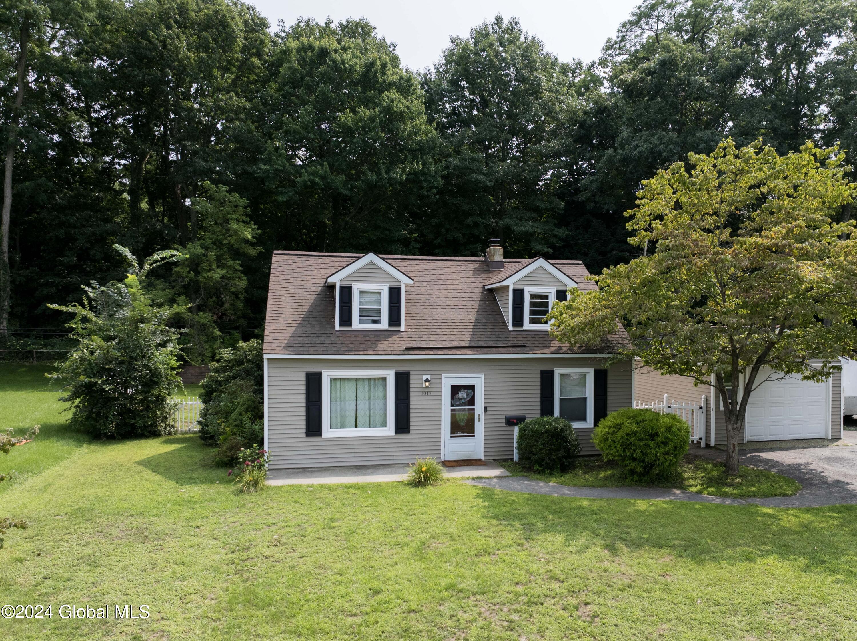 1017 Outer Drive Rotterdam, NY 12303 - Photo 2 of 25 Welcome Home