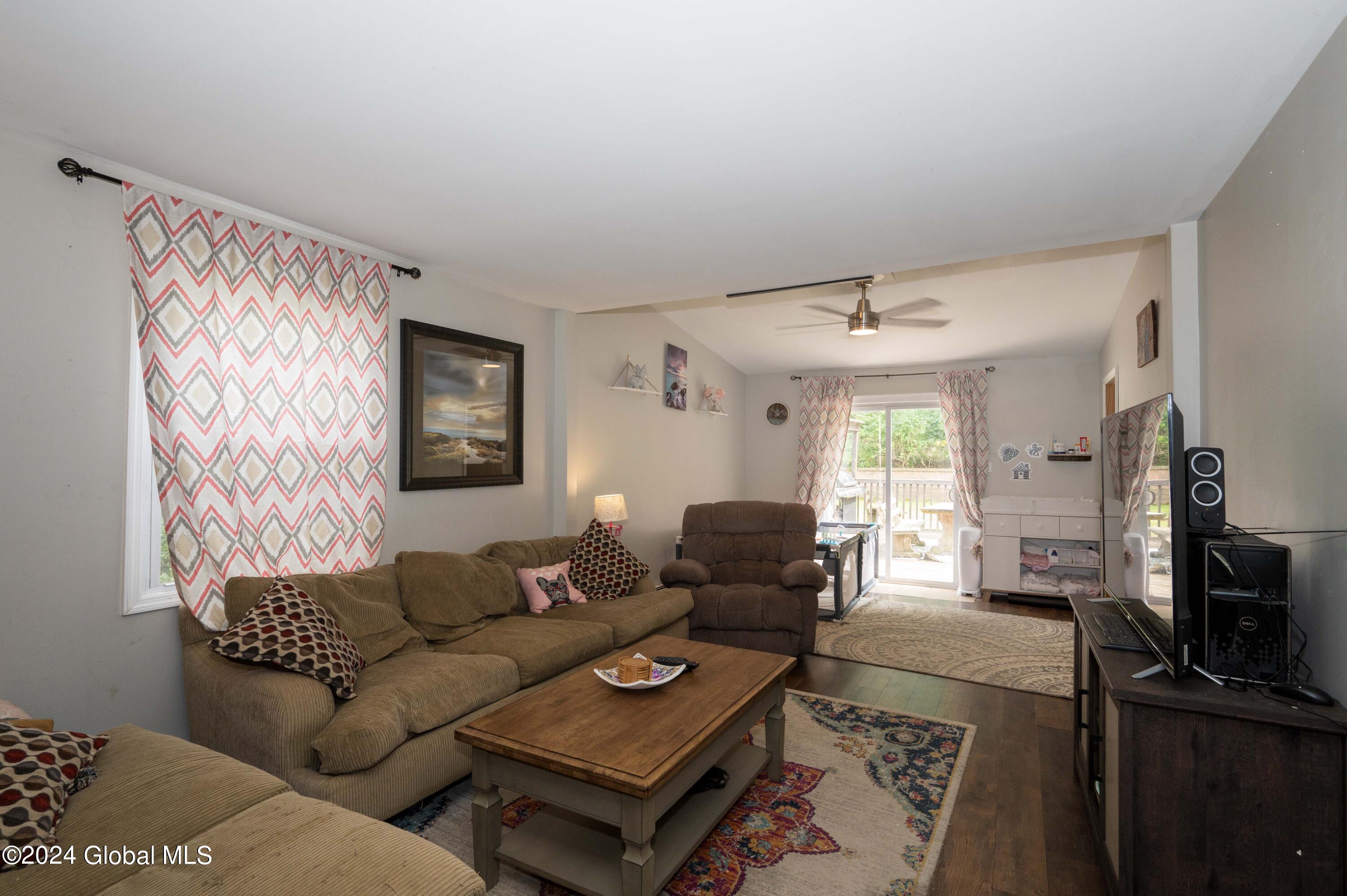 1017 Outer Drive Rotterdam, NY 12303 - Photo 4 of 25 living room