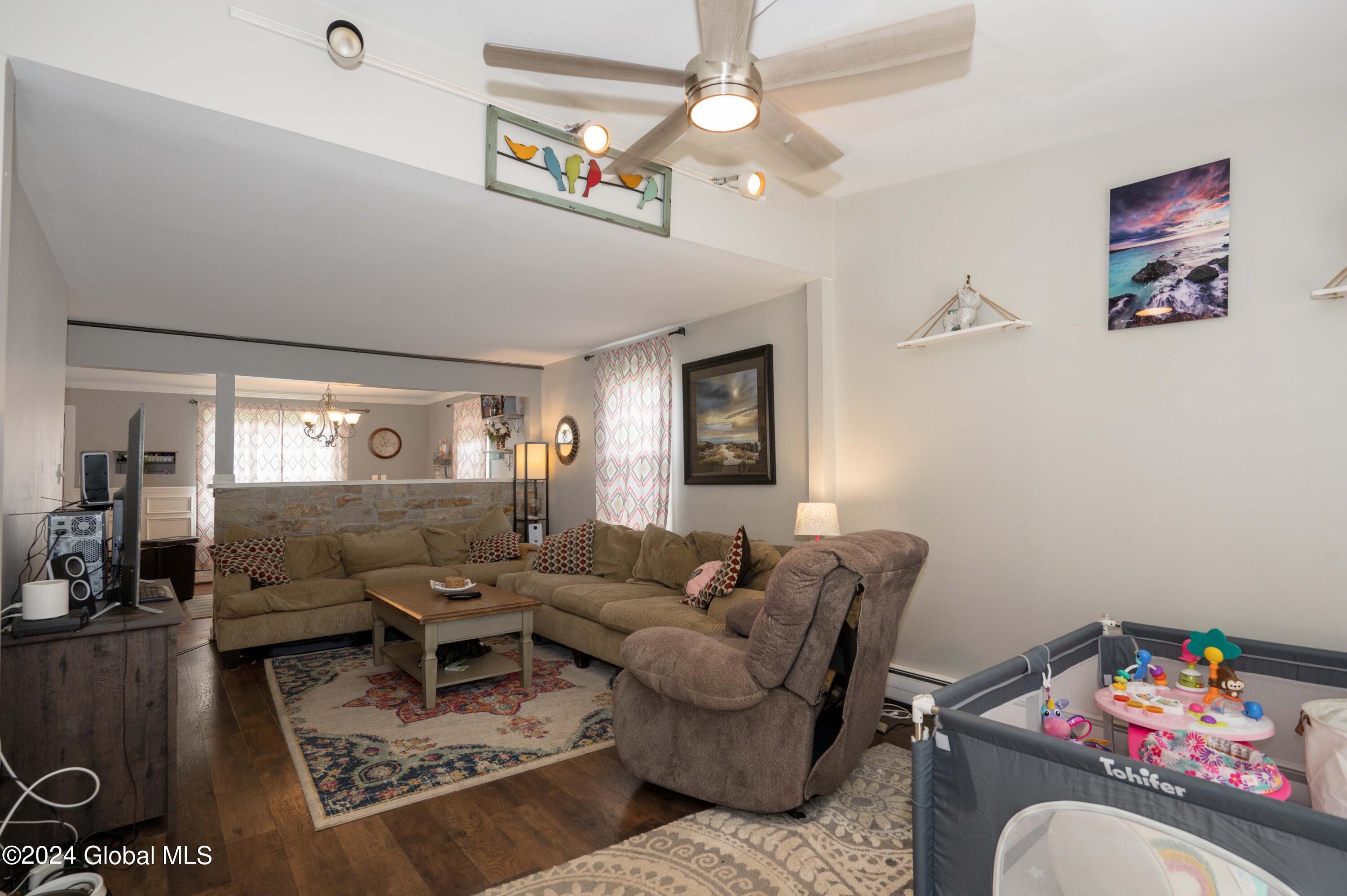1017 Outer Drive Rotterdam, NY 12303 - Photo 5 of 25 living room