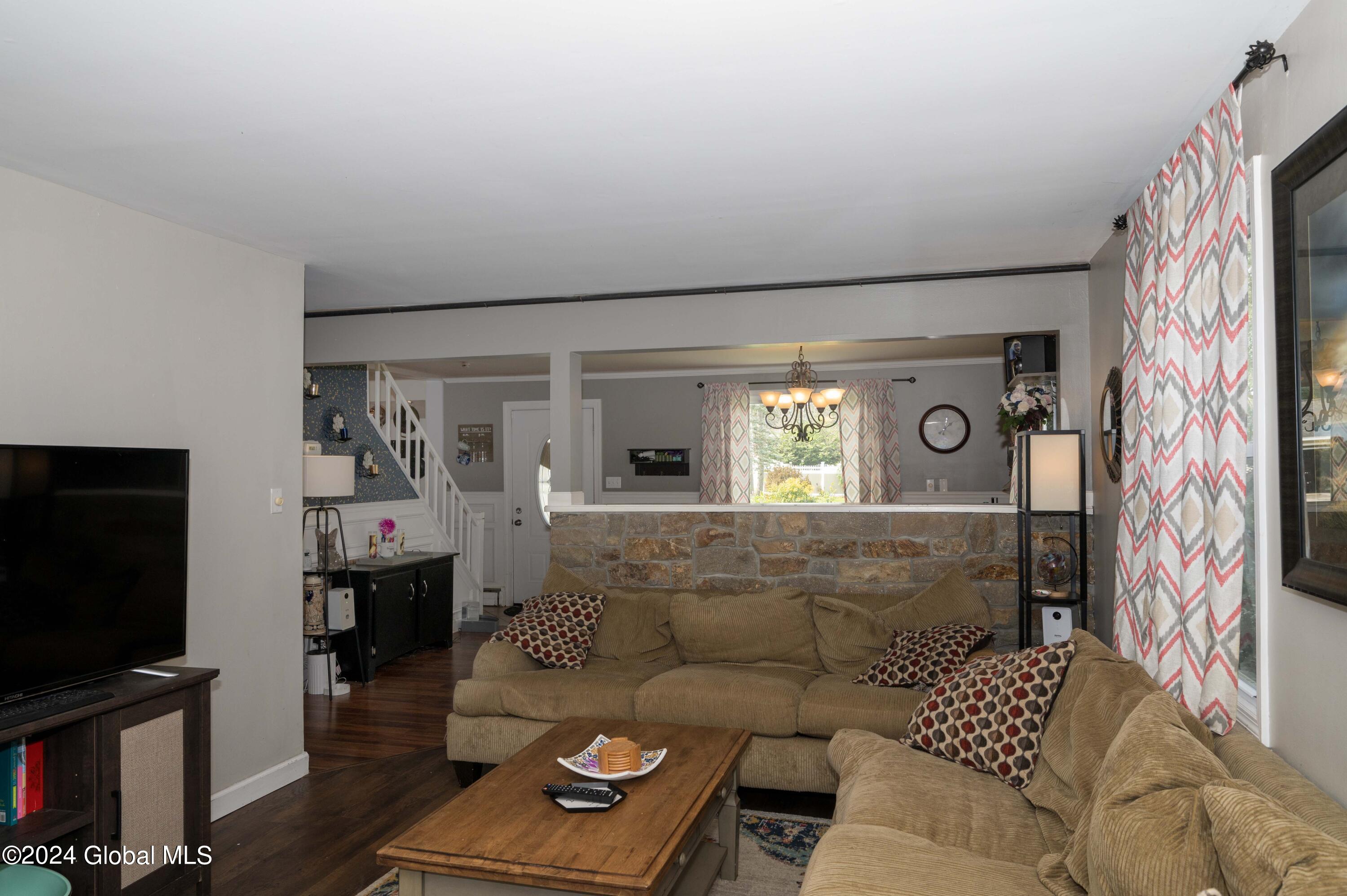1017 Outer Drive Rotterdam, NY 12303 - Photo 7 of 25 living room