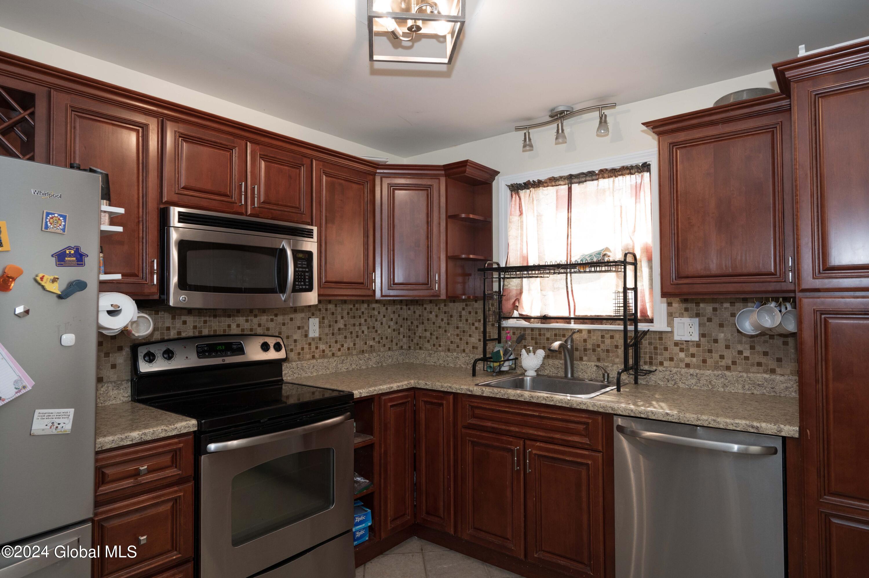 1017 Outer Drive Rotterdam, NY 12303 - Photo 8 of 25 kitchen