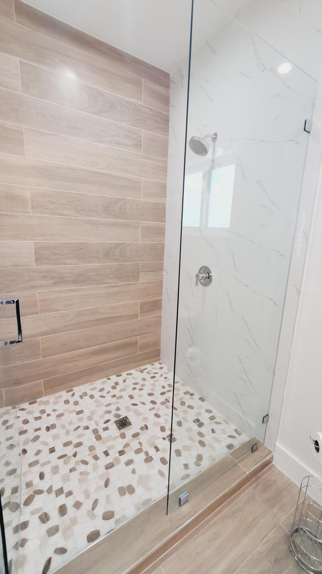 554 Gordon Circle Key Largo, FL 33037 - Photo 18 of 36 a bathroom with a shower