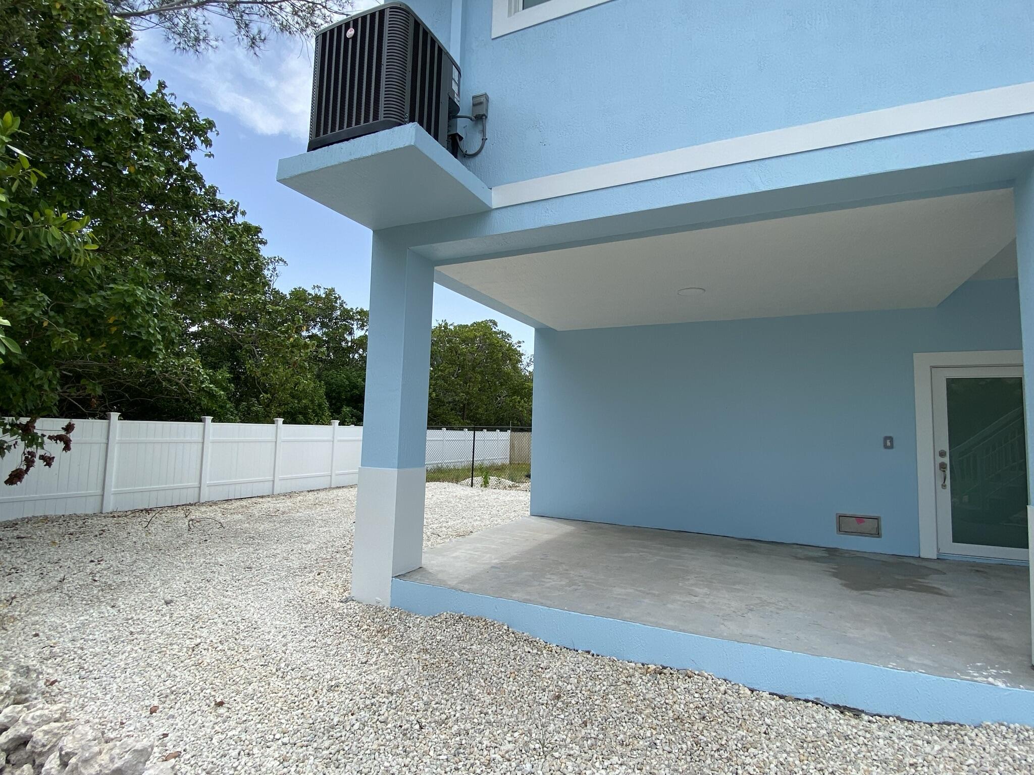 554 Gordon Circle Key Largo, FL 33037 - Photo 32 of 36 a view of a backyard