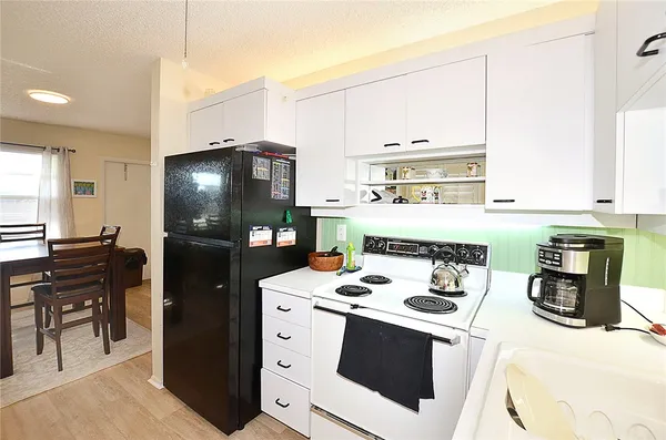 $1,300 | 56 Woodland Drive, Unit 205, Vero Beach, FL 32962