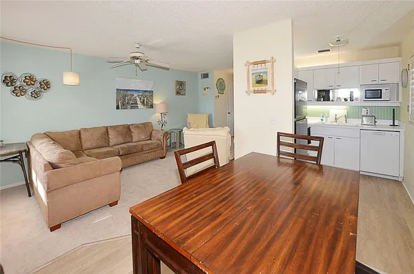 $1,300 | 56 Woodland Drive, Unit 205, Vero Beach, FL 32962