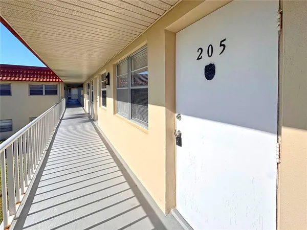 $1,300 | 56 Woodland Drive, Unit 205, Vero Beach, FL 32962