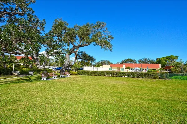 $1,300 | 56 Woodland Drive, Unit 205, Vero Beach, FL 32962