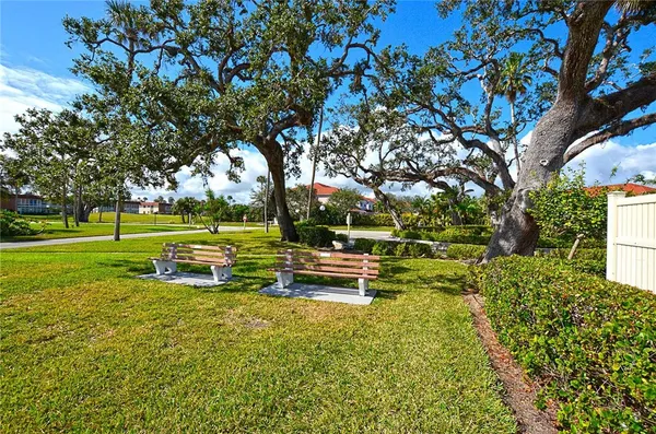 $1,300 | 56 Woodland Drive, Unit 205, Vero Beach, FL 32962