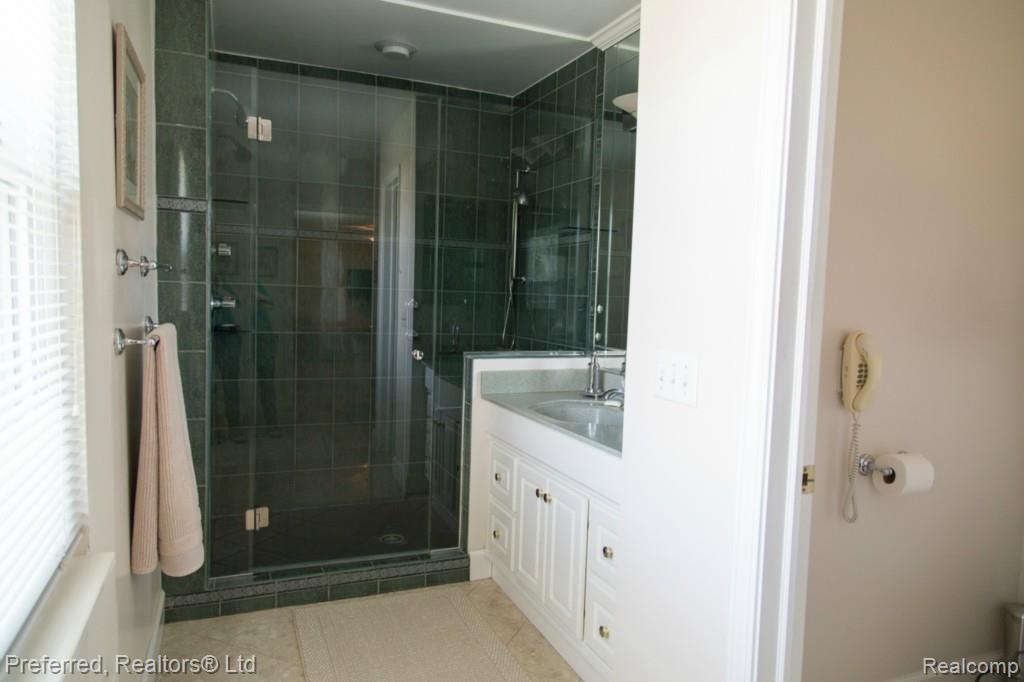 41810 Ridge Road East Novi, MI 48375 - Photo 17 of 25