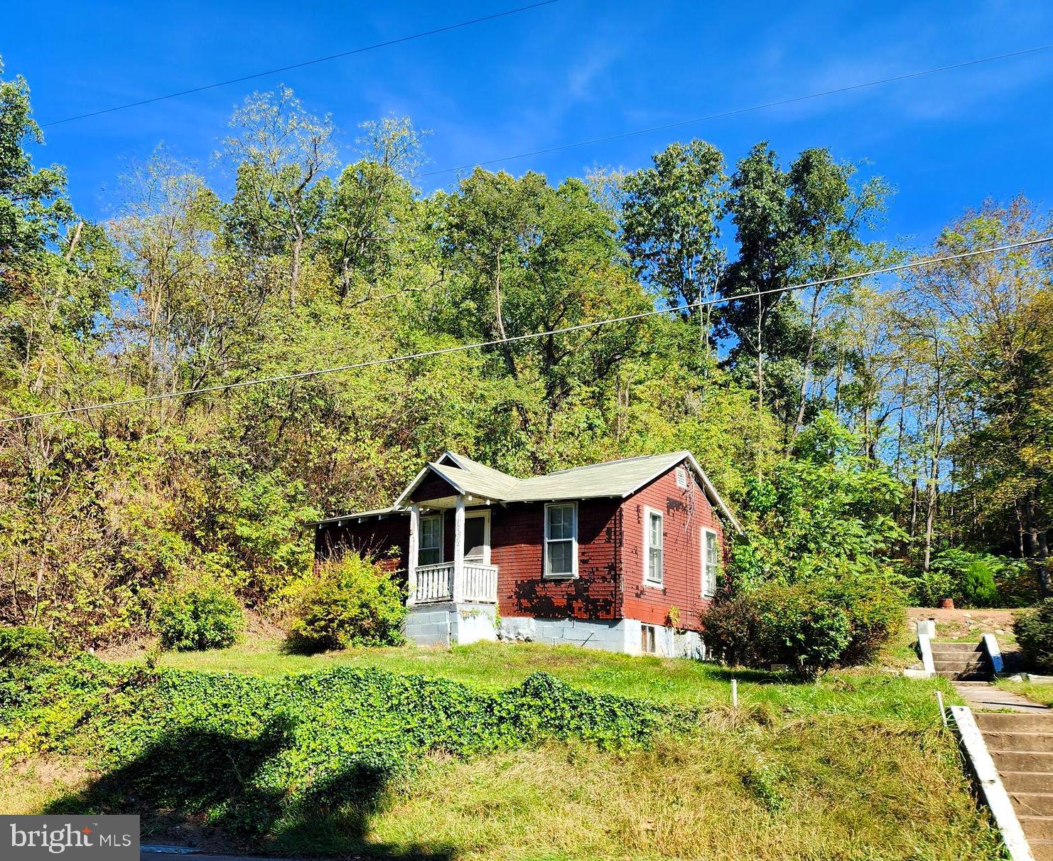 13214 Oldtown Road Southeast Cumberland, MD 21502 - Photo 14 of 15 a front view of a house with yard
