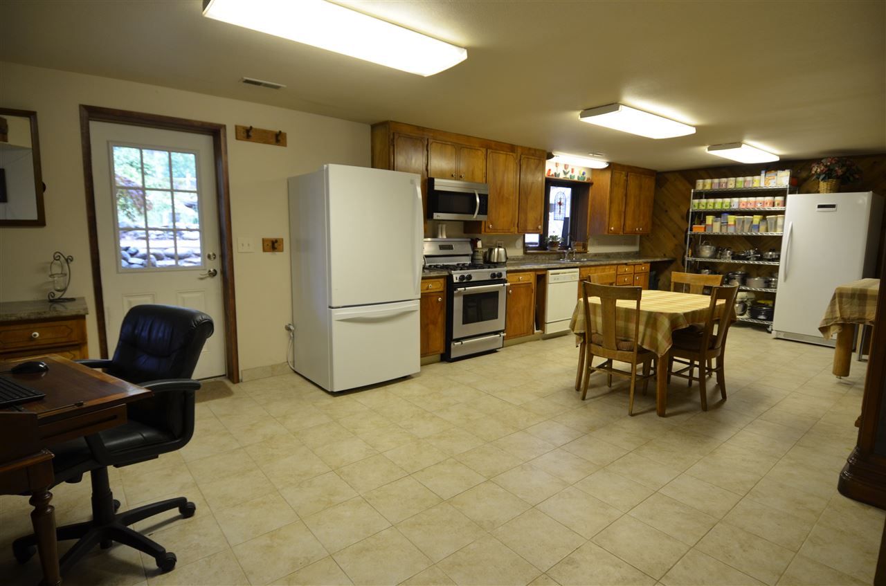 4409 East Lane Park Road Mead, WA 99021 - Photo 12 of 20