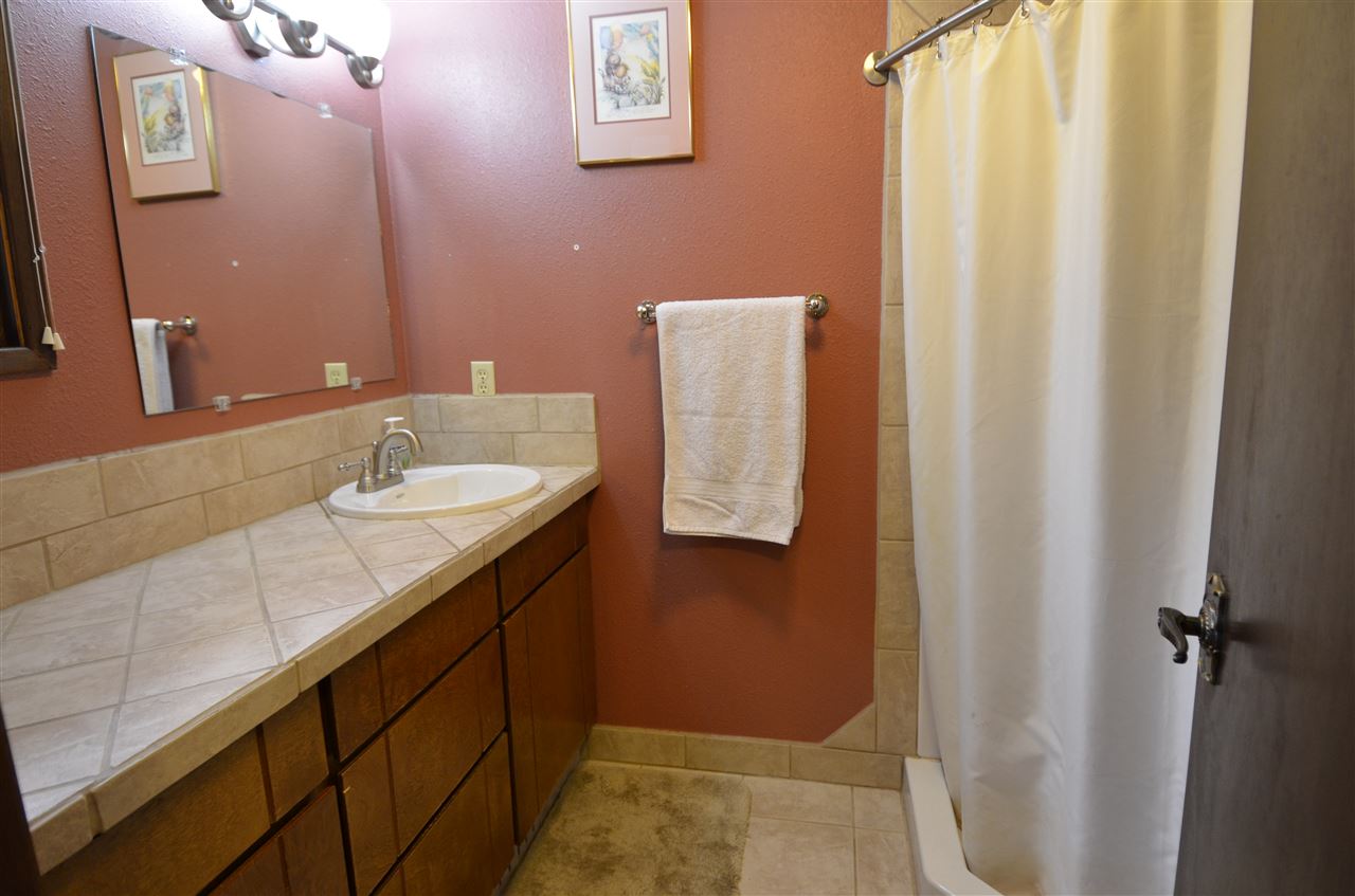 4409 East Lane Park Road Mead, WA 99021 - Photo 10 of 20