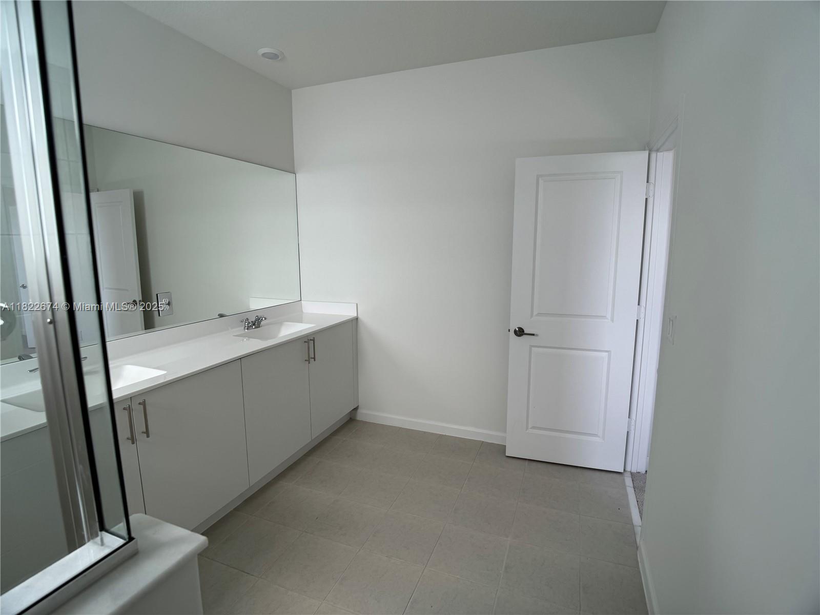 Three Lakes Miami, FL 33186 - Photo 25 of 26