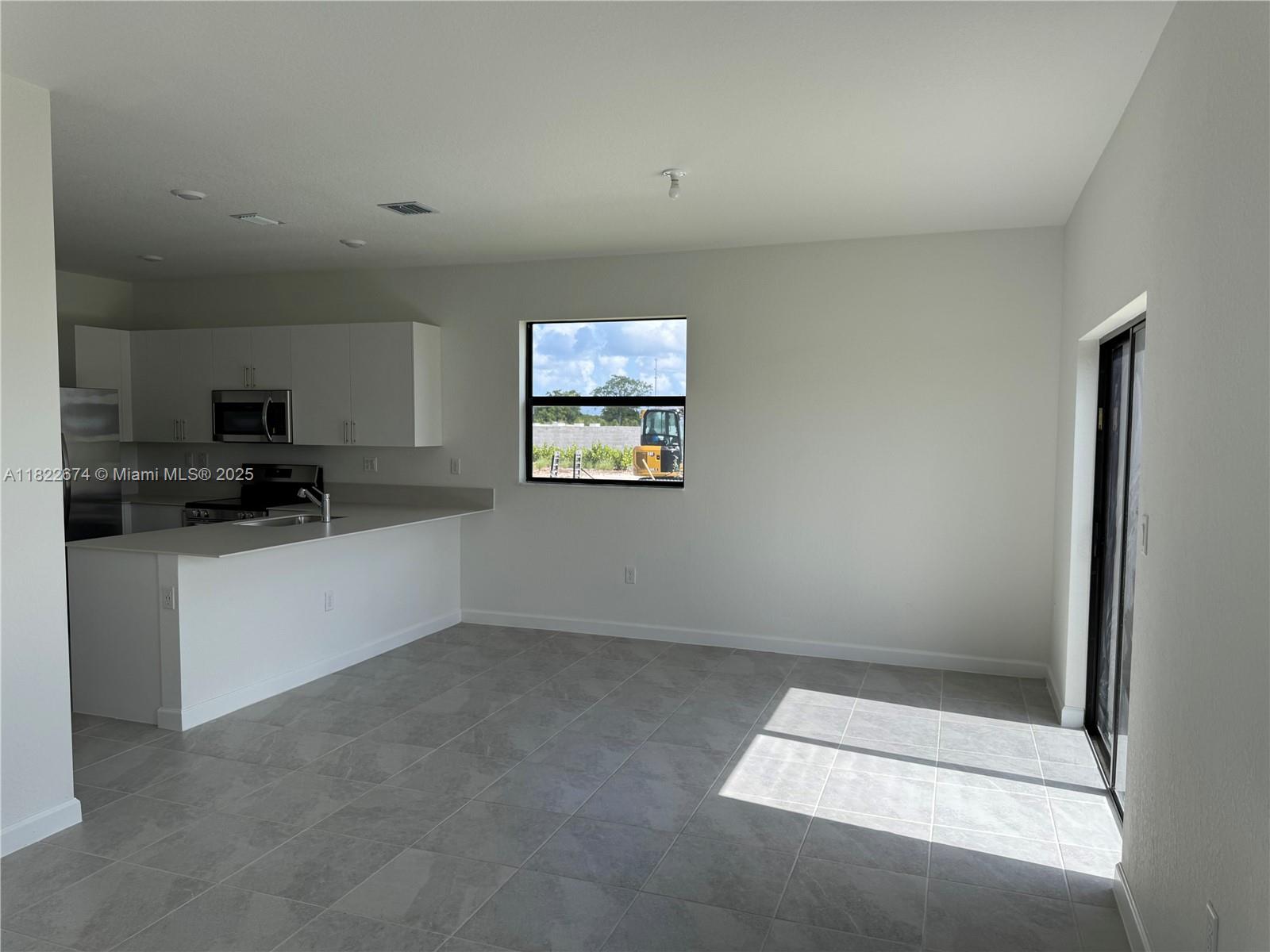 Three Lakes Miami, FL 33186 - Photo 6 of 26