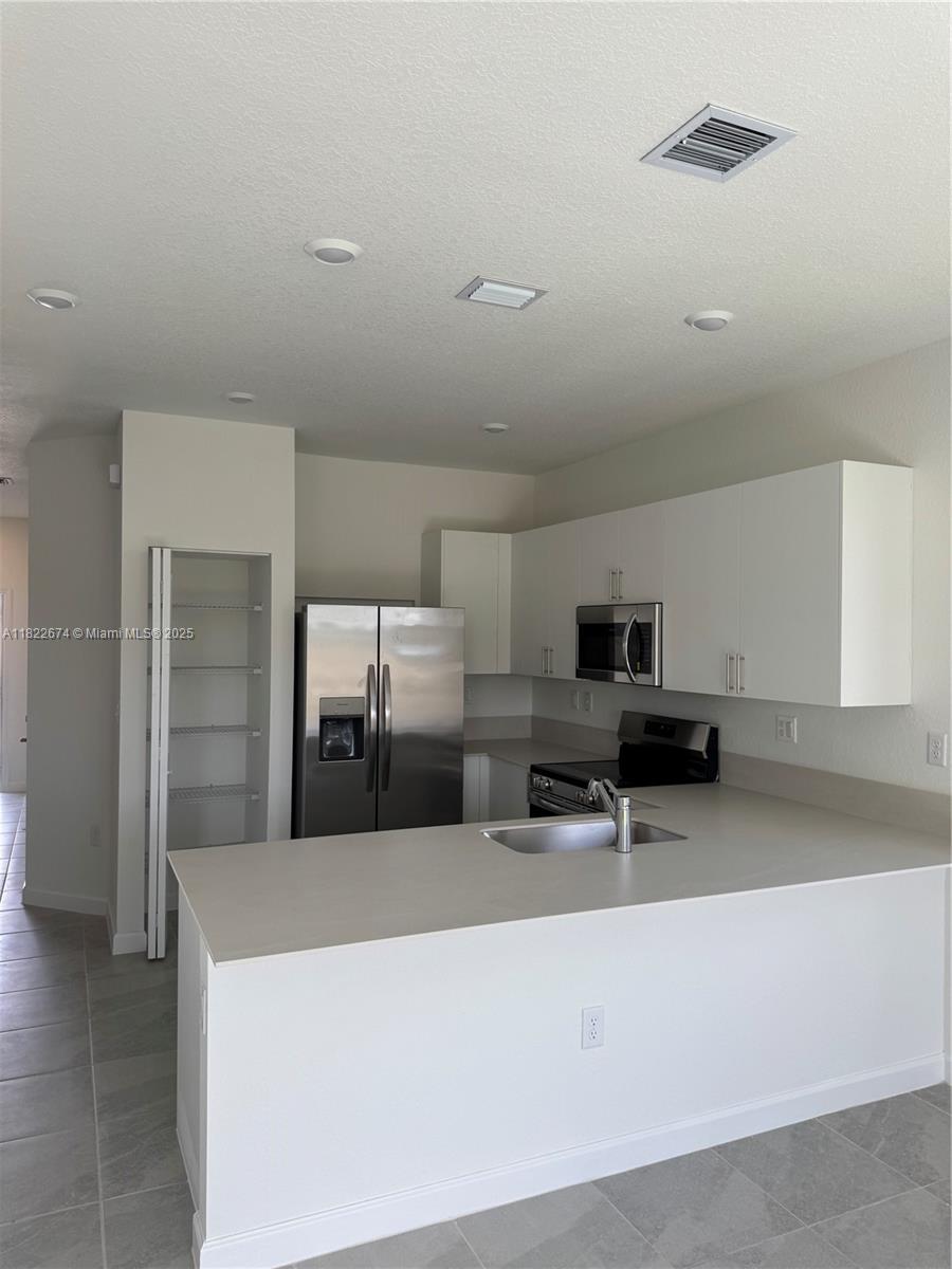 Three Lakes Miami, FL 33186 - Photo 9 of 26