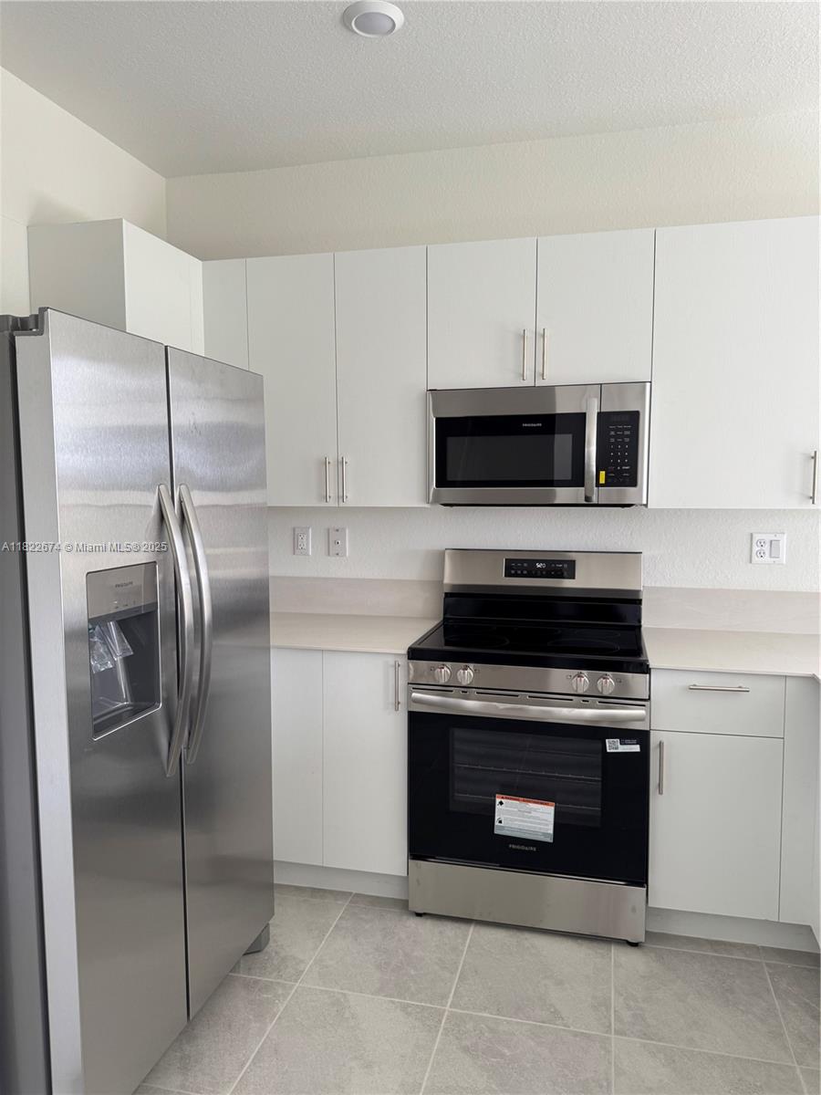 Three Lakes Miami, FL 33186 - Photo 10 of 26