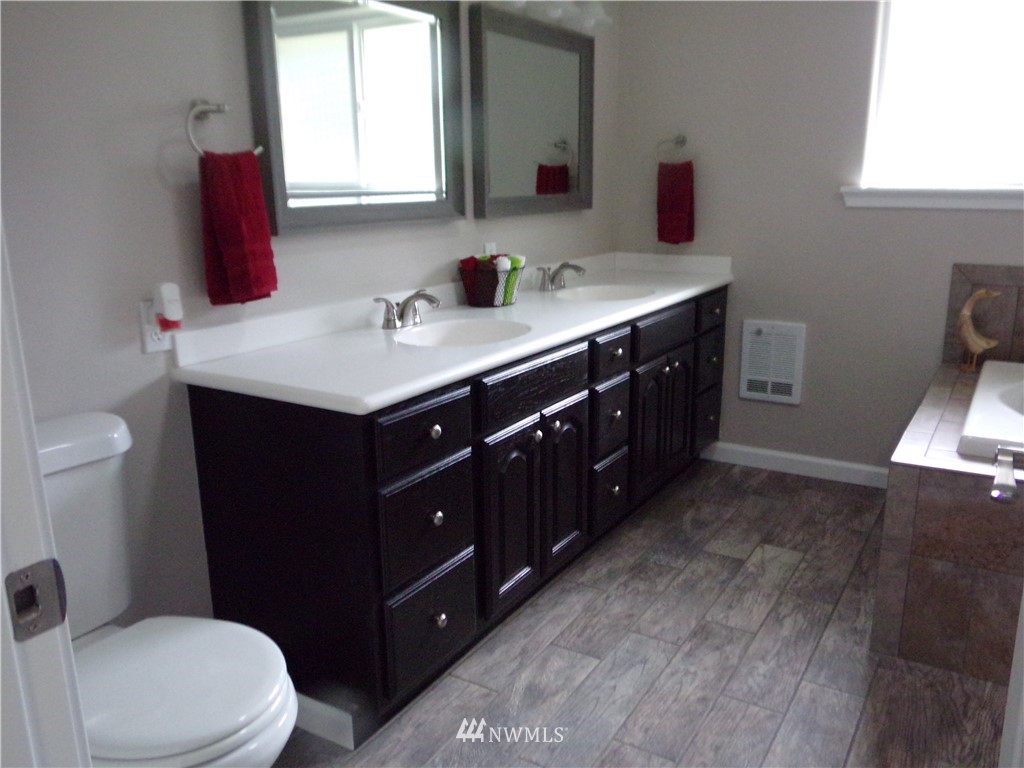 10417 185th Avenue Southwest Rochester, WA 98579 - Photo 17 of 24
