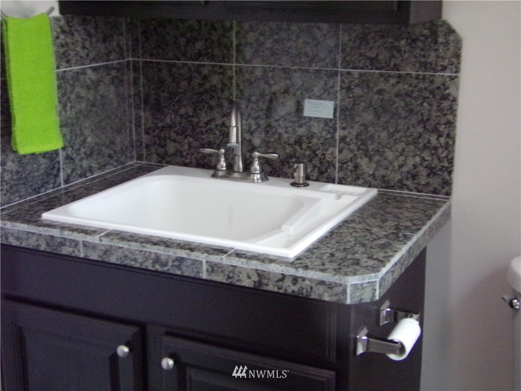 10417 185th Avenue Southwest Rochester, WA 98579 - Photo 4 of 24