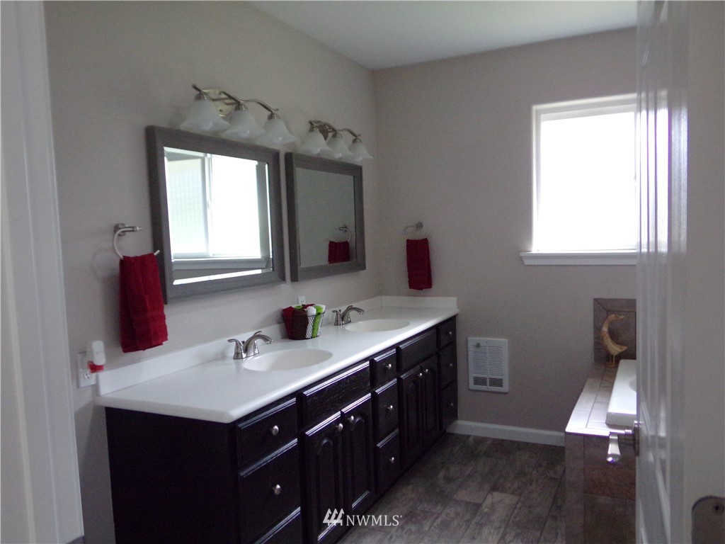 10417 185th Avenue Southwest Rochester, WA 98579 - Photo 8 of 24