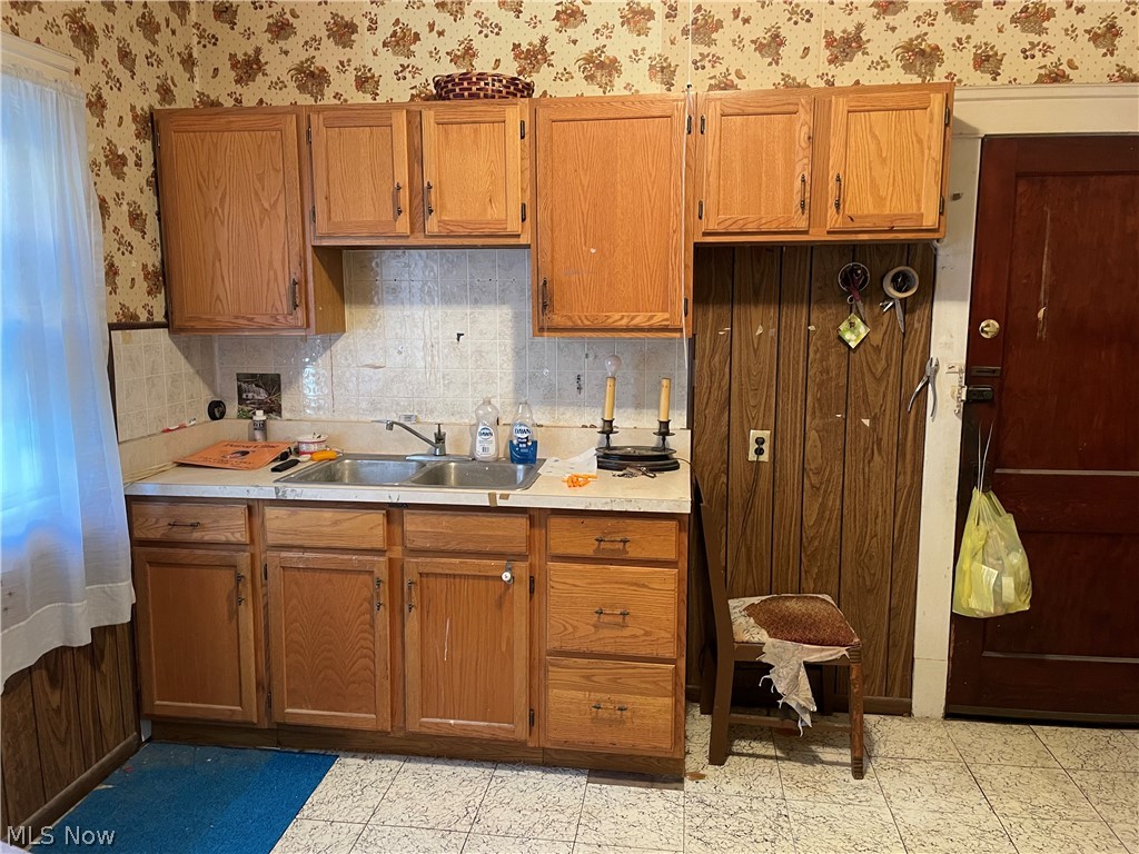 901 Alhambra Road Cleveland, OH 44110 - Photo 9 of 26 Upstairs Kitchen