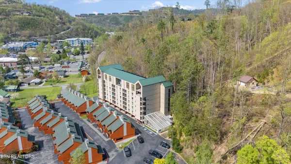 $499,999 | 413 Baskins Creek Road, Unit 308, Gatlinburg, TN 37738