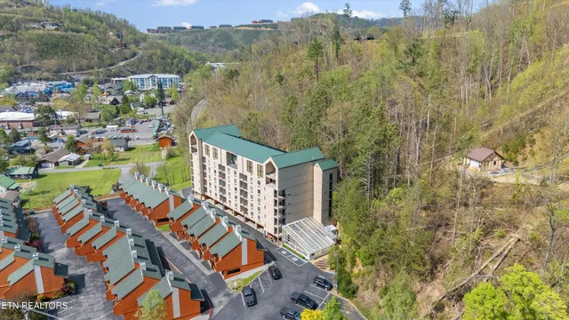 $499,999 | 413 Baskins Creek Road, Unit 308, Gatlinburg, TN 37738