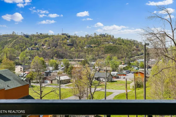 $499,999 | 413 Baskins Creek Road, Unit 308, Gatlinburg, TN 37738