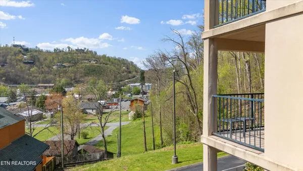 $499,999 | 413 Baskins Creek Road, Unit 308, Gatlinburg, TN 37738
