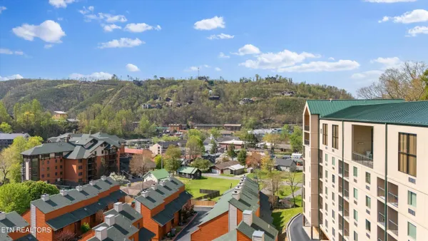 $499,999 | 413 Baskins Creek Road, Unit 308, Gatlinburg, TN 37738