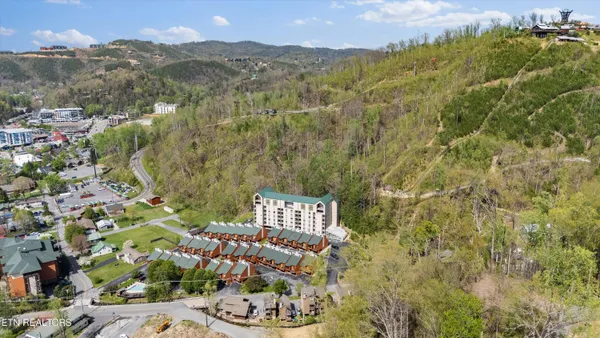 $499,999 | 413 Baskins Creek Road, Unit 308, Gatlinburg, TN 37738