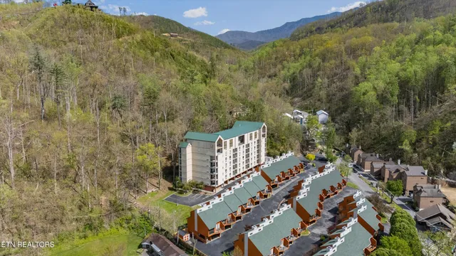 $499,999 | 413 Baskins Creek Road, Unit 308, Gatlinburg, TN 37738