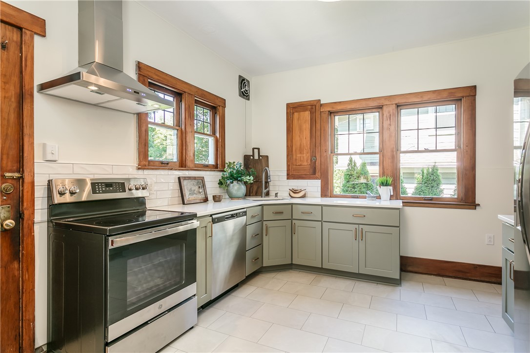 221 Crosman Terrace Rochester, NY 14620 - Photo 13 of 39