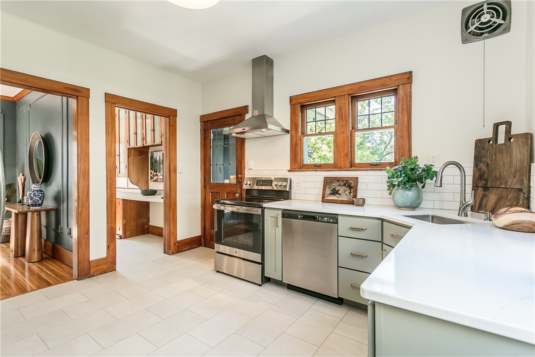 221 Crosman Terrace Rochester, NY 14620 - Photo 16 of 39