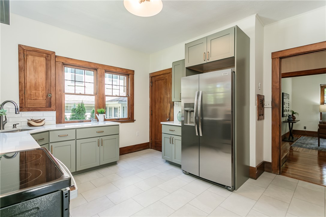 221 Crosman Terrace Rochester, NY 14620 - Photo 17 of 39