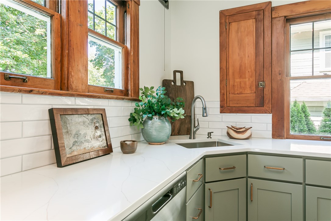 221 Crosman Terrace Rochester, NY 14620 - Photo 19 of 39