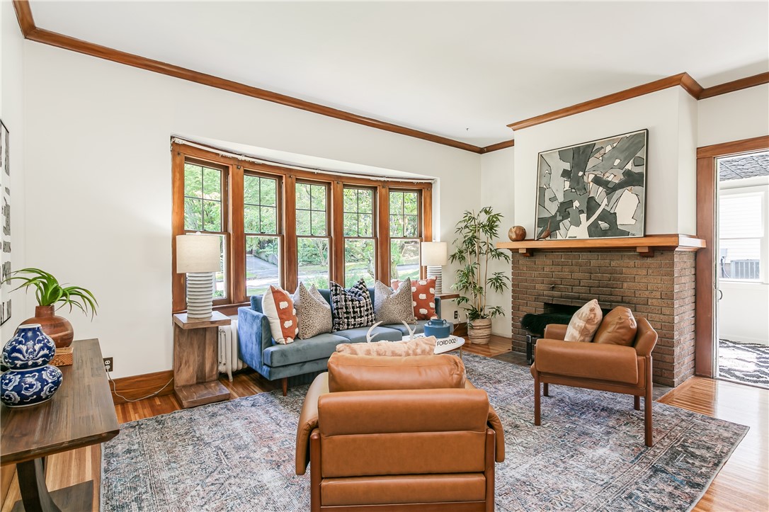 221 Crosman Terrace Rochester, NY 14620 - Photo 4 of 39