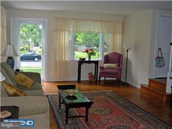 492 Pinecrest Road Springfield, PA 19064 - Photo 2 of 10 Living Room