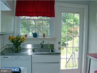 492 Pinecrest Road Springfield, PA 19064 - Photo 4 of 10 Kitchen